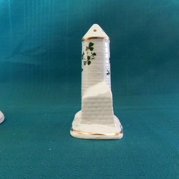 (Sold) Carrigaline Shamrock figural salt and pepper set near mint condition - Picture 7 of 8